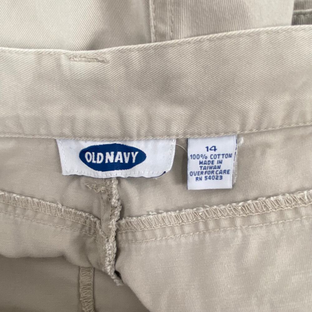 Old Navy Mid Rise Shorts - Picture 5 of 5